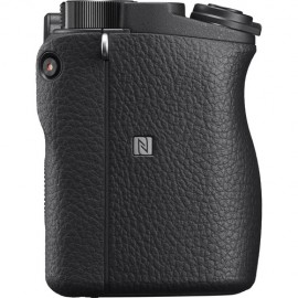 Sony Alpha a6400 Mirrorless Camera with 18-135mm Lens